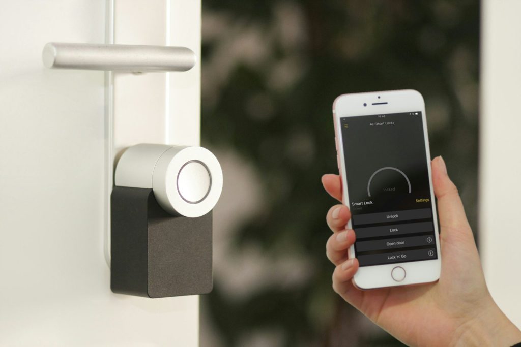 Serrure connectée pilotée depuis un smartphone, maison connectée SAWATELL